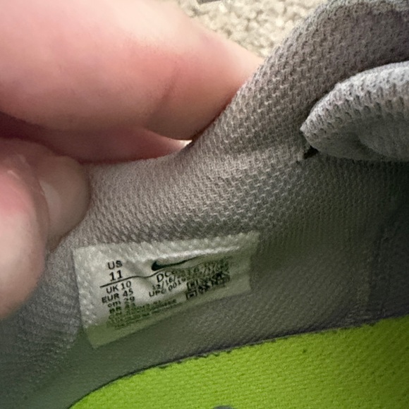 Nike Men's Light Gray Athletic Shoes - Picture 3 of 6